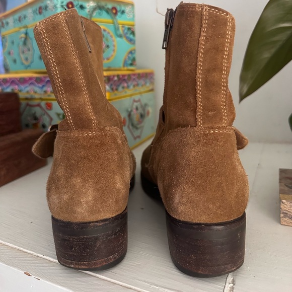 Frye Tan Suede Ankle Boots size 8 Buckle Western Casual Boho Desert Festival - Picture 3 of 11